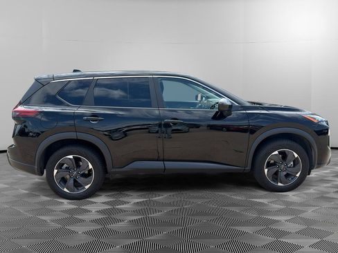 Used 2024 Nissan Rogue SV FWD image 2