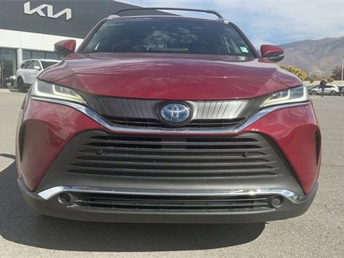 Used 2022 Toyota Venza XLE image 11