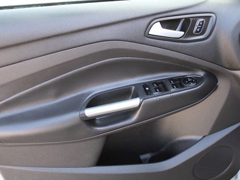 Used 2017 Ford Escape SE image 21