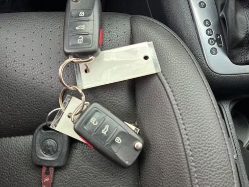 Used 2017 Volkswagen Tiguan S image 15