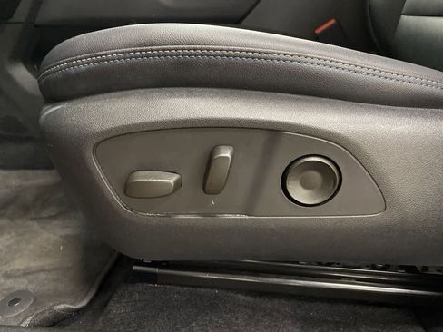 Used 2025 Chevrolet Equinox EV LT w/ Convenience Package image 14