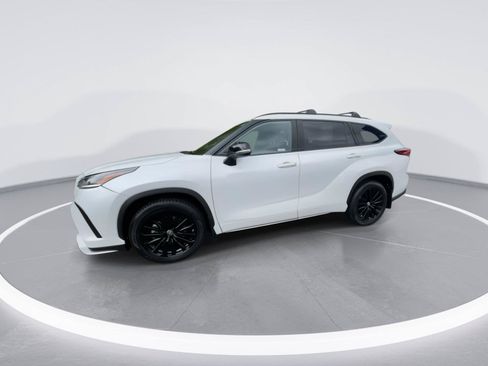 Used 2023 Toyota Highlander XSE AWD/4WD image 5