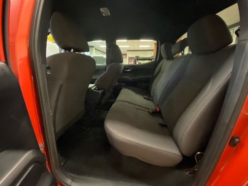 Used 2018 Toyota Tacoma TRD Sport AWD/4WD image 9
