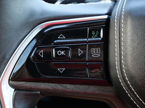 Used 2022 Jeep Grand Cherokee L Overland w/ Luxury Tech Group IV AWD/4WD image 29
