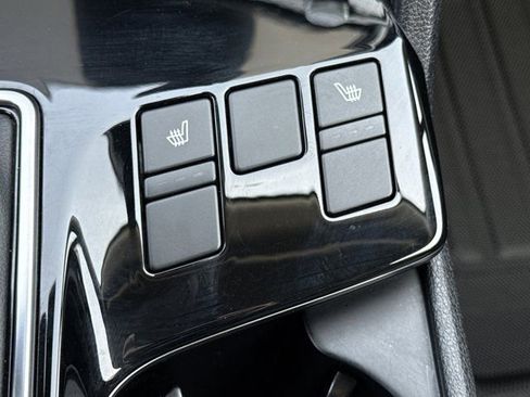 Used 2025 Kia Sportage EX image 19