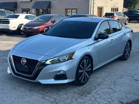Used 2019 Nissan Altima 2.5 SR w/ SR Premium Package FWD image 3
