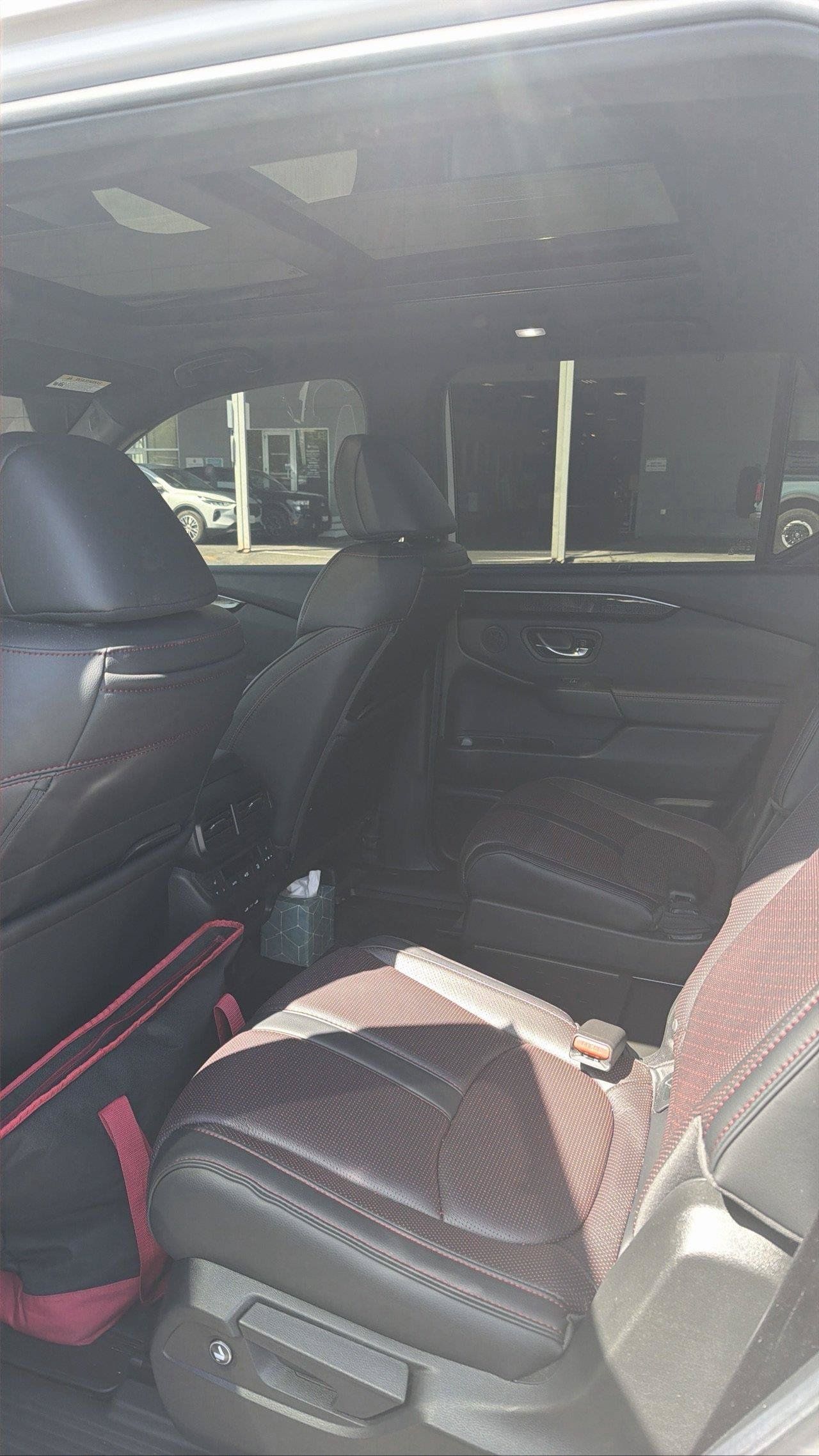Used 2025 Honda Pilot Black Edition image 5