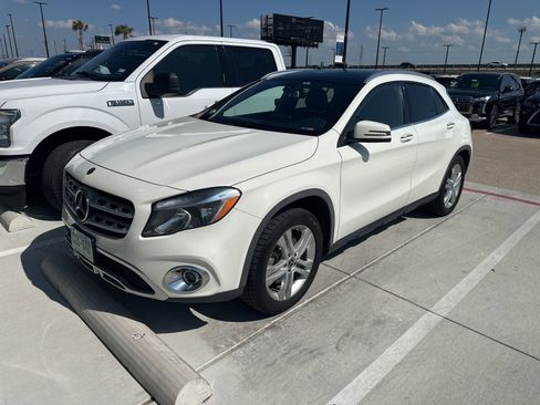 Used 2018 Mercedes-Benz GLA 250 4MATIC image 4