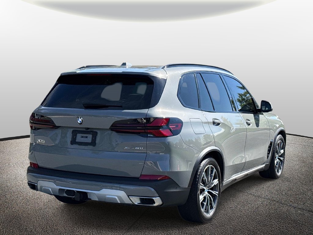 Used 2025 BMW X5 xDrive40i w/ Parking Assistance Package AWD/4WD image 2