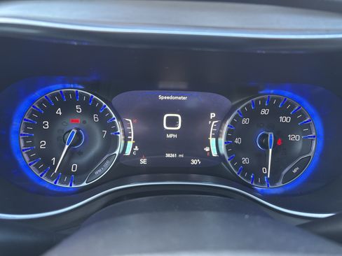 Certified 2022 Chrysler Pacifica Limited w/ Uconnect Theater Family Group image 24