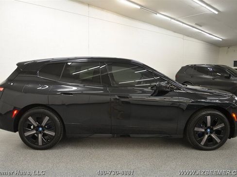 Used 2024 BMW iX xDrive50 w/ Sport Package AWD/4WD image 5