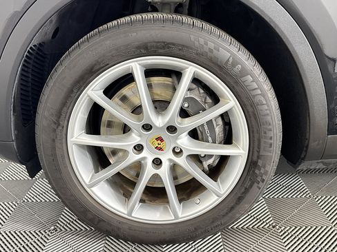 Used 2023 Porsche Cayenne AWD/4WD image 35