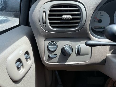 Used 2002 Dodge Caravan SE FWD image 19