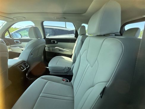 New 2025 Kia Sorento EX w/ Panoramic Sunroof Package image 12