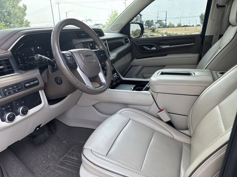Used 2022 GMC Yukon XL Denali AWD/4WD image 12