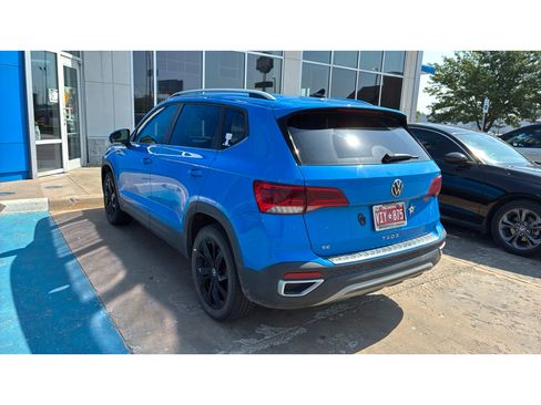 Used 2023 Volkswagen Taos SE FWD image 3