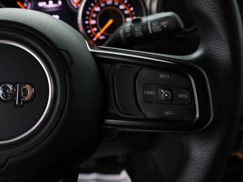 Used 2018 Jeep Wrangler Unlimited Sport image 27