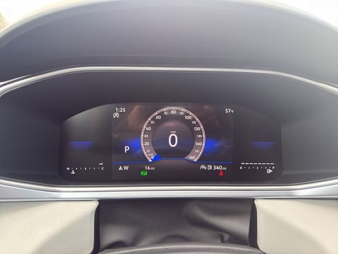 New 2026 Volkswagen Taos SE FWD image 17