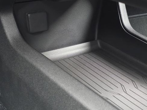 New 2026 Chevrolet Equinox EV LT w/ LPO, Blackout Package image 29