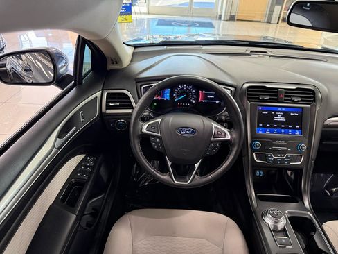 Used 2019 Ford Fusion SE w/ Equipment Group 151A image 12
