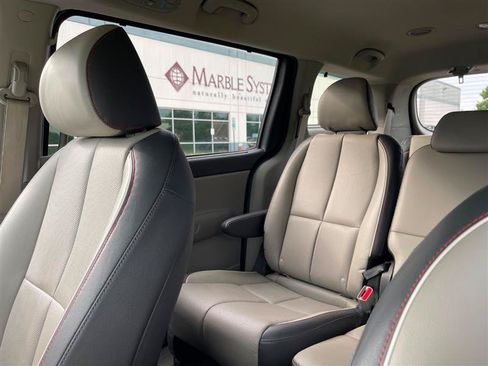 Used 2017 Kia Sedona LX w/ LX Essentials Premium Package FWD image 93