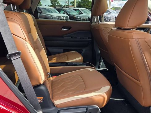 New 2026 Nissan Pathfinder Platinum FWD image 15