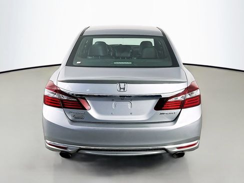Used 2017 Honda Accord Sport image 6