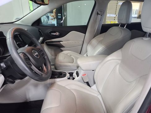 Used 2019 Jeep Cherokee Limited AWD/4WD image 8