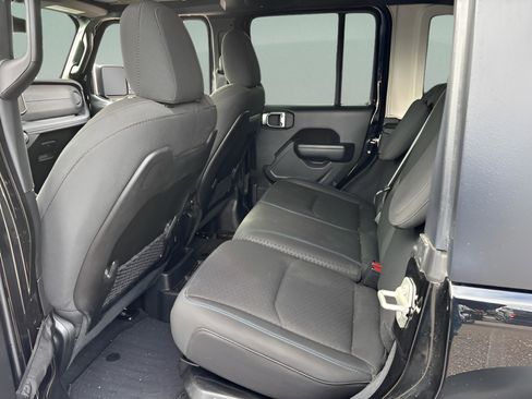 Used 2024 Jeep Wrangler Unlimited Rubicon 4xe image 10