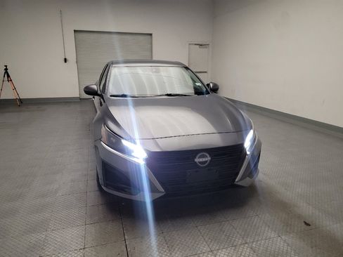 Used 2023 Nissan Altima 2.5 S FWD image 14