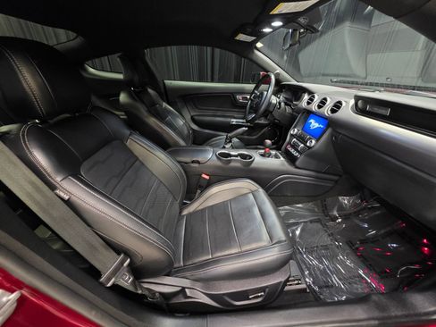 Used 2019 Ford Mustang GT Premium w/ Equipment Group 401A RWD image 29