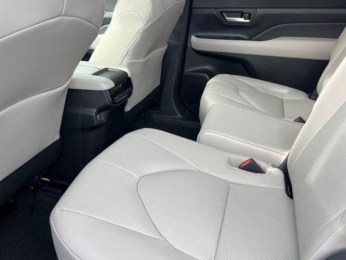 New 2026 Toyota Grand Highlander XLE image 5