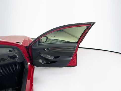 Used 2018 Honda Accord Sport image 29