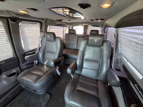 Used 2017 Chevrolet Express 2500 RWD image 2