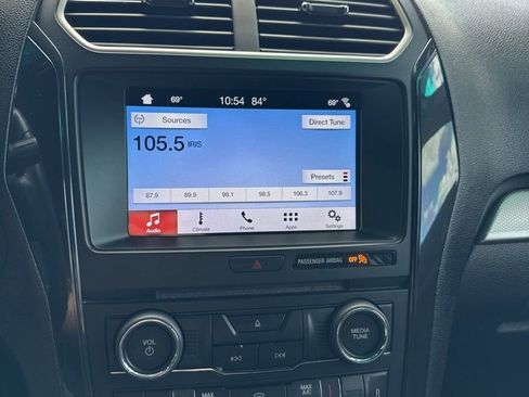 Used 2017 Ford Explorer XLT w/ Equipment Group 201A FWD image 9