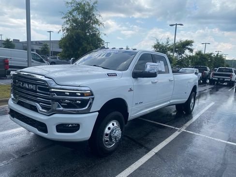 Used 2026 RAM 3500 Laramie w/ Max Tow Package AWD/4WD image 3