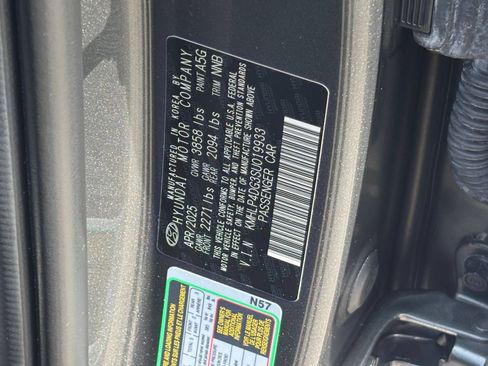 Used 2025 Hyundai Elantra Limited FWD image 31