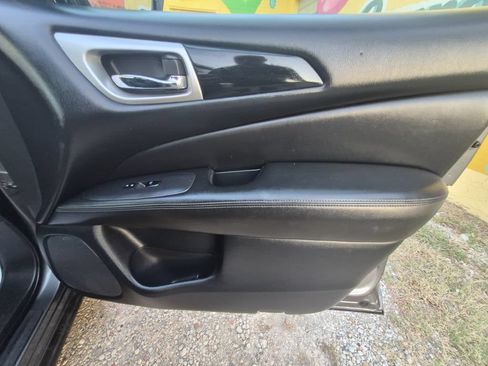 Used 2019 Nissan Pathfinder SV FWD image 27