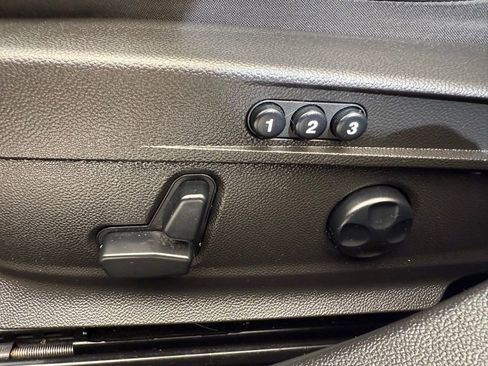 Used 2017 Alfa Romeo Giulia image 31