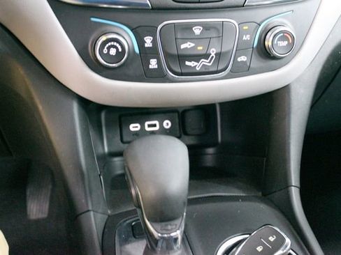 Used 2023 Chevrolet Equinox LS AWD/4WD image 19