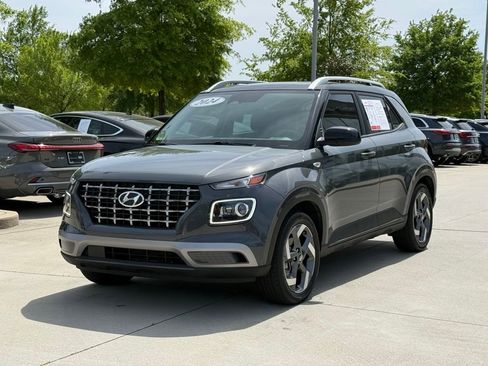 Used 2024 Hyundai Venue Limited FWD image 8