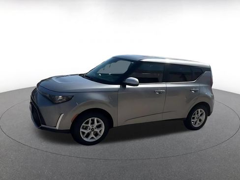 Used 2025 Kia Soul LX w/ LX Technology Package FWD image 8