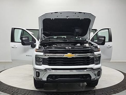 Used 2025 Chevrolet Silverado 2500 LT AWD/4WD image 10