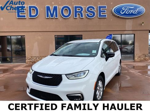 Used 2024 Chrysler Pacifica Touring-L image 1