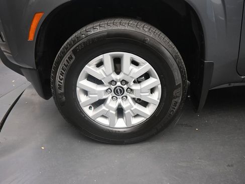 Used 2024 Nissan Frontier SV w/ SV Convenience Package image 27