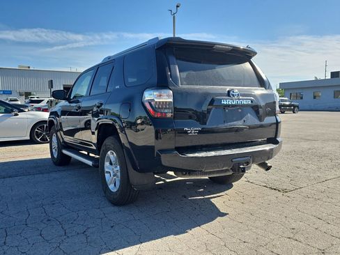 Used 2017 Toyota 4Runner SR5 w/ Convenience Package AWD/4WD image 4