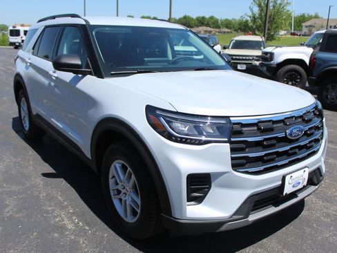 New 2026 Ford Explorer Active AWD/4WD image 8
