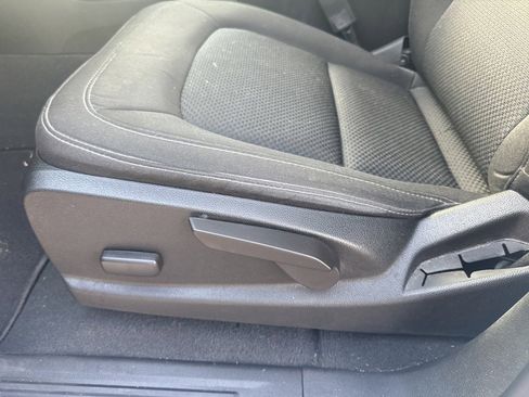 Used 2022 Chevrolet Colorado LT w/ LT Convenience Package image 16