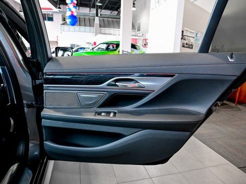Used 2019 BMW 750i xDrive w/ M Sport Package AWD/4WD image 23