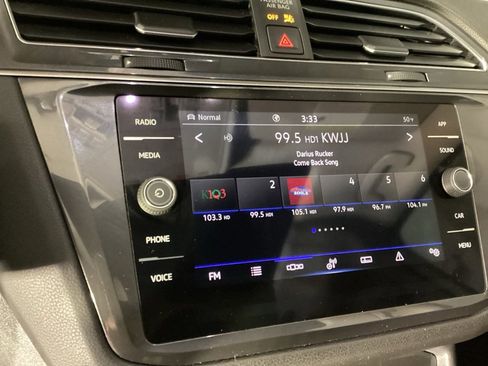 Used 2022 Volkswagen Tiguan SE image 13